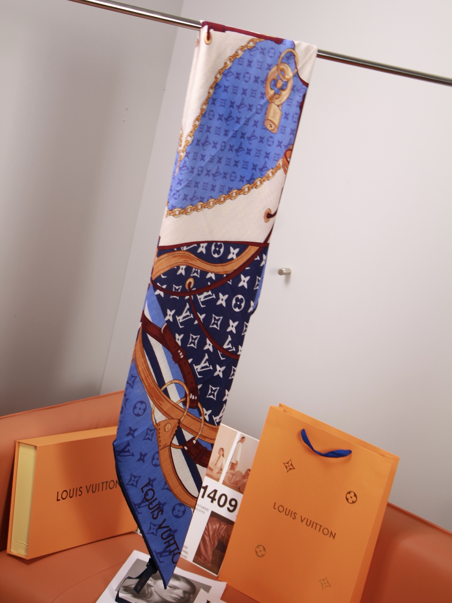 🆕 LV x TM 140披肩 【140顶级丝绒双面同色披肩】 本款L Multicolor披肩出自路易威登与知名日本 🆕 LV x TM 140披肩 【140顶级丝绒双面同色披肩】 本款L Multicolor披肩出自路易威登与知名日本