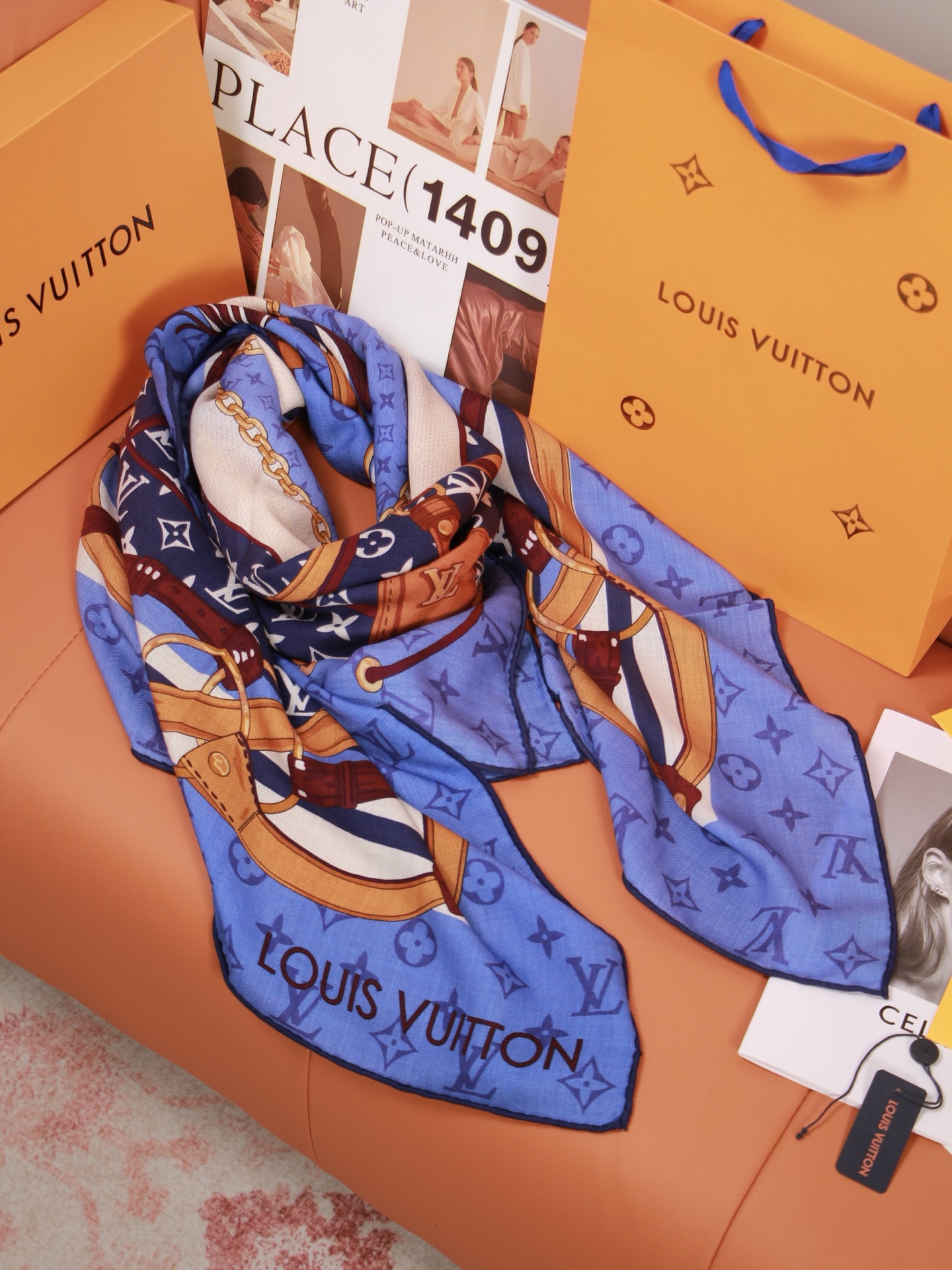 🆕 LV x TM 140披肩 【140顶级丝绒双面同色披肩】 本款L Multicolor披肩出自路易威登与知名日本 🆕 LV x TM 140披肩 【140顶级丝绒双面同色披肩】 本款L Multicolor披肩出自路易威登与知名日本