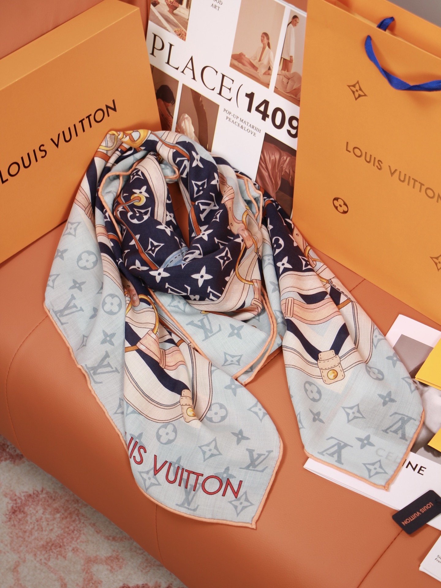 🆕 LV x TM 140披肩 【140顶级丝绒双面同色披肩】 本款L Multicolor披肩出自路易威登与知名日本 🆕 LV x TM 140披肩 【140顶级丝绒双面同色披肩】 本款L Multicolor披肩出自路易威登与知名日本