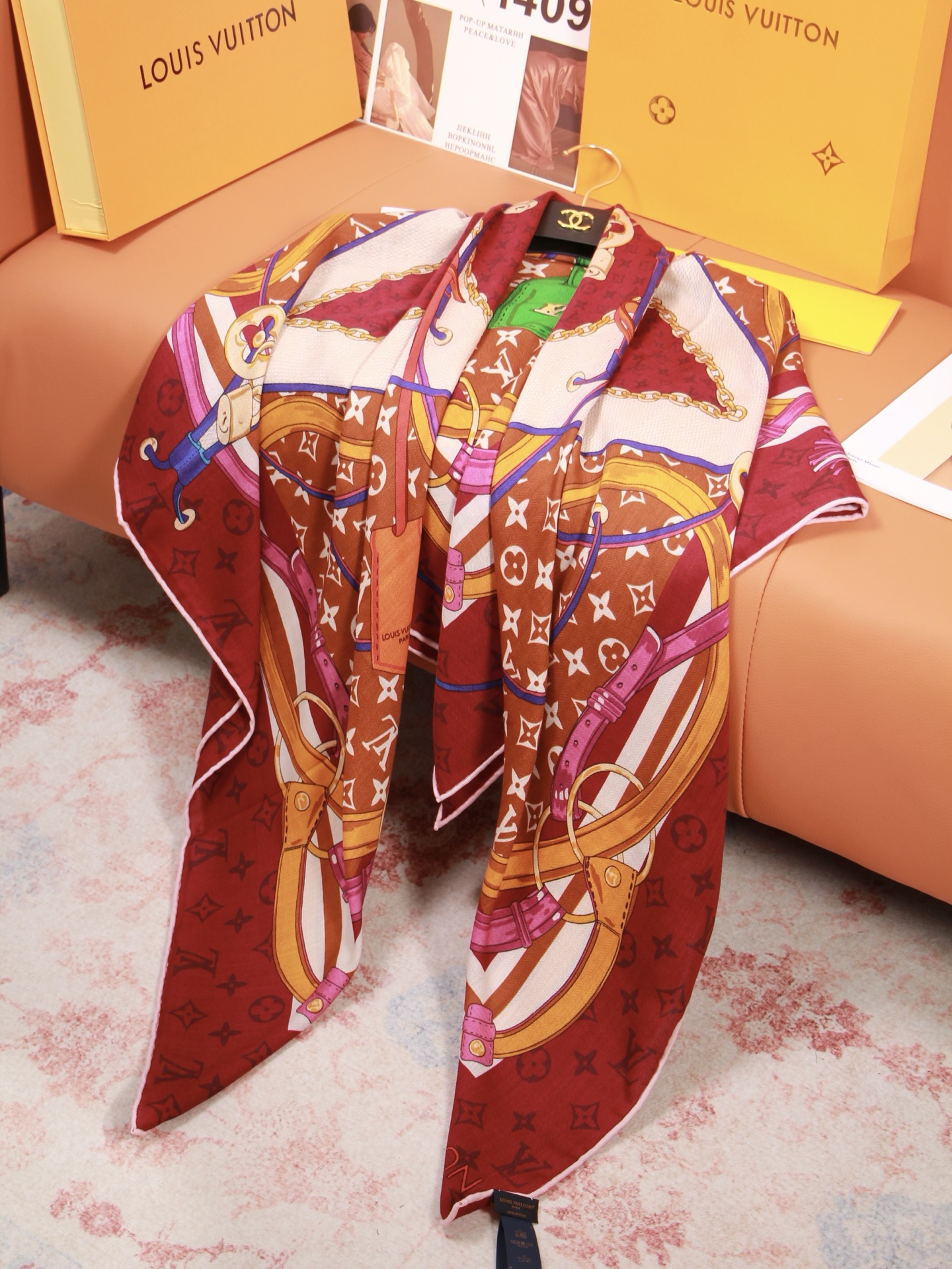 🆕 LV x TM 140披肩 【140顶级丝绒双面同色披肩】 本款L Multicolor披肩出自路易威登与知名日本 🆕 LV x TM 140披肩 【140顶级丝绒双面同色披肩】 本款L Multicolor披肩出自路易威登与知名日本
