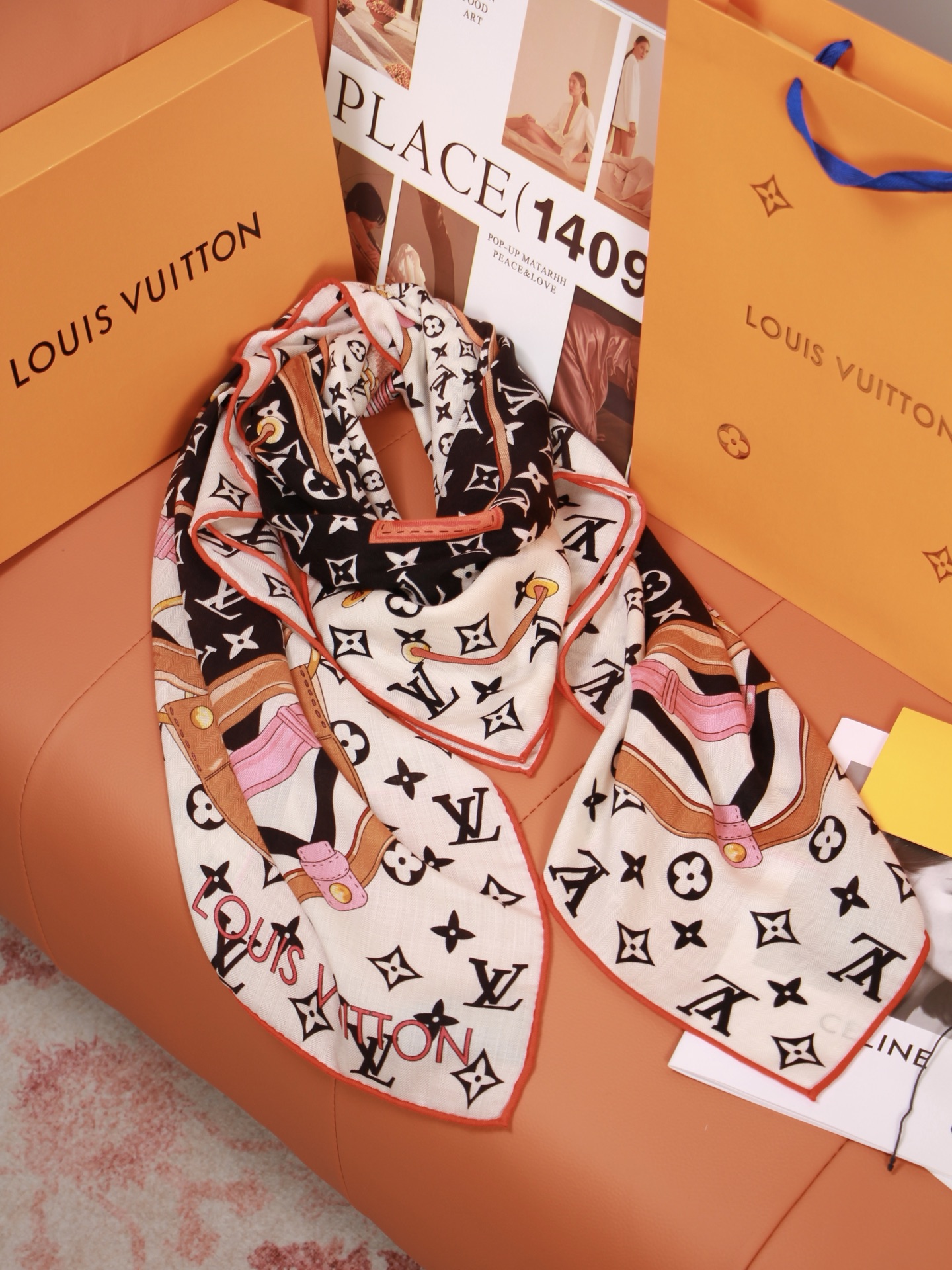 🆕 LV x TM 140披肩 【140顶级丝绒双面同色披肩】 本款L Multicolor披肩出自路易威登与知名日本 🆕 LV x TM 140披肩 【140顶级丝绒双面同色披肩】 本款L Multicolor披肩出自路易威登与知名日本