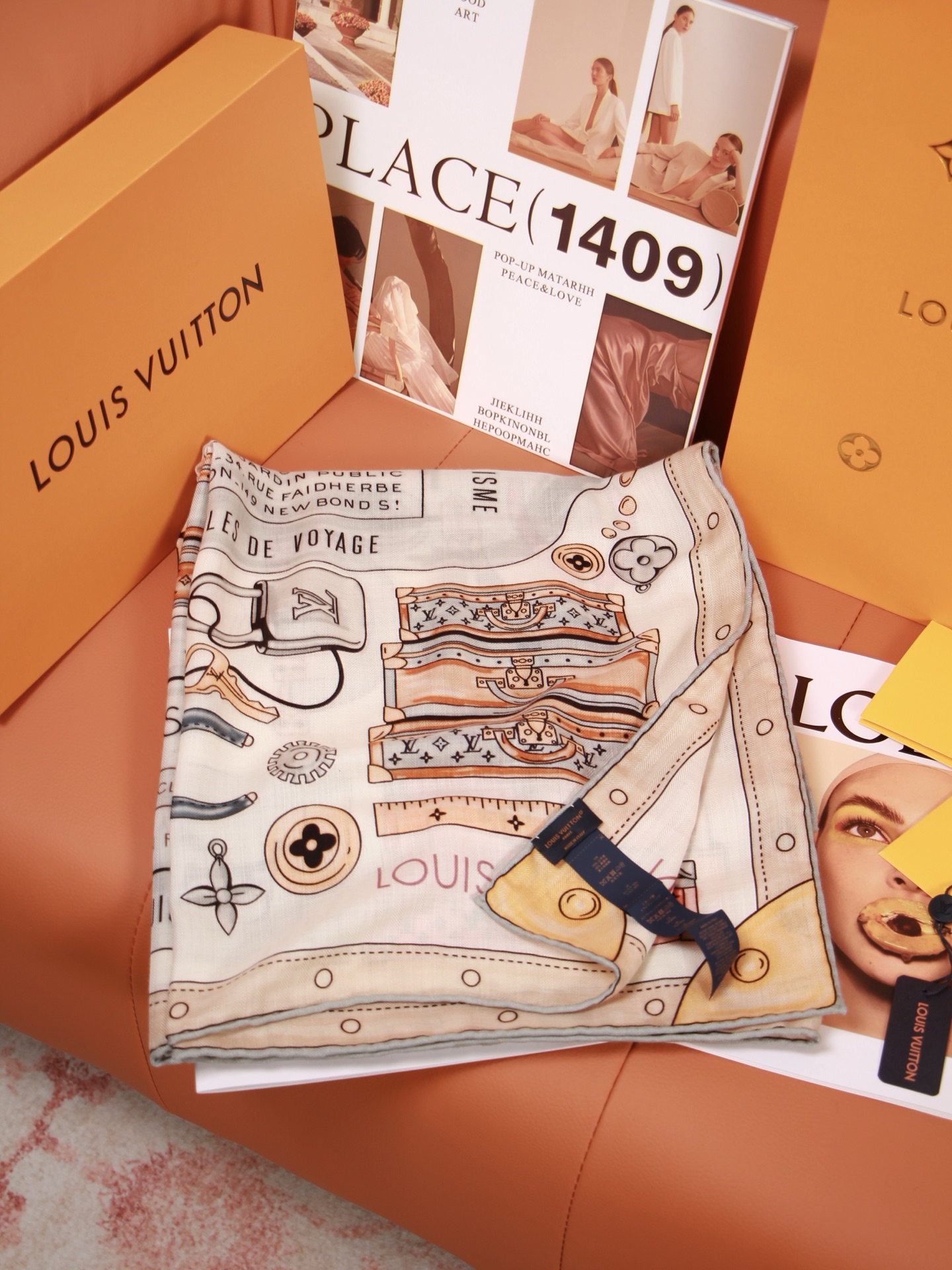 🆕 LV x TM 140披肩 【140顶级丝绒双面同色披肩】 本款L Multicolor披肩出自路易威登与知名日本 🆕 LV x TM 140披肩 【140顶级丝绒双面同色披肩】 本款L Multicolor披肩出自路易威登与知名日本