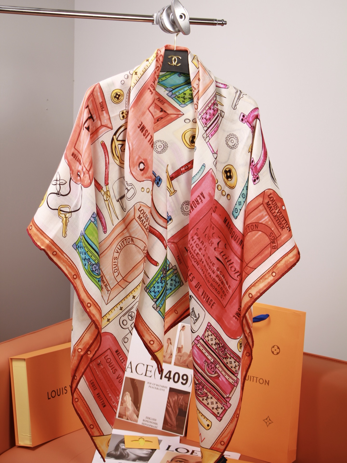 🆕 LV x TM 140披肩 【140顶级丝绒双面同色披肩】 本款L Multicolor披肩出自路易威登与知名日本 🆕 LV x TM 140披肩 【140顶级丝绒双面同色披肩】 本款L Multicolor披肩出自路易威登与知名日本