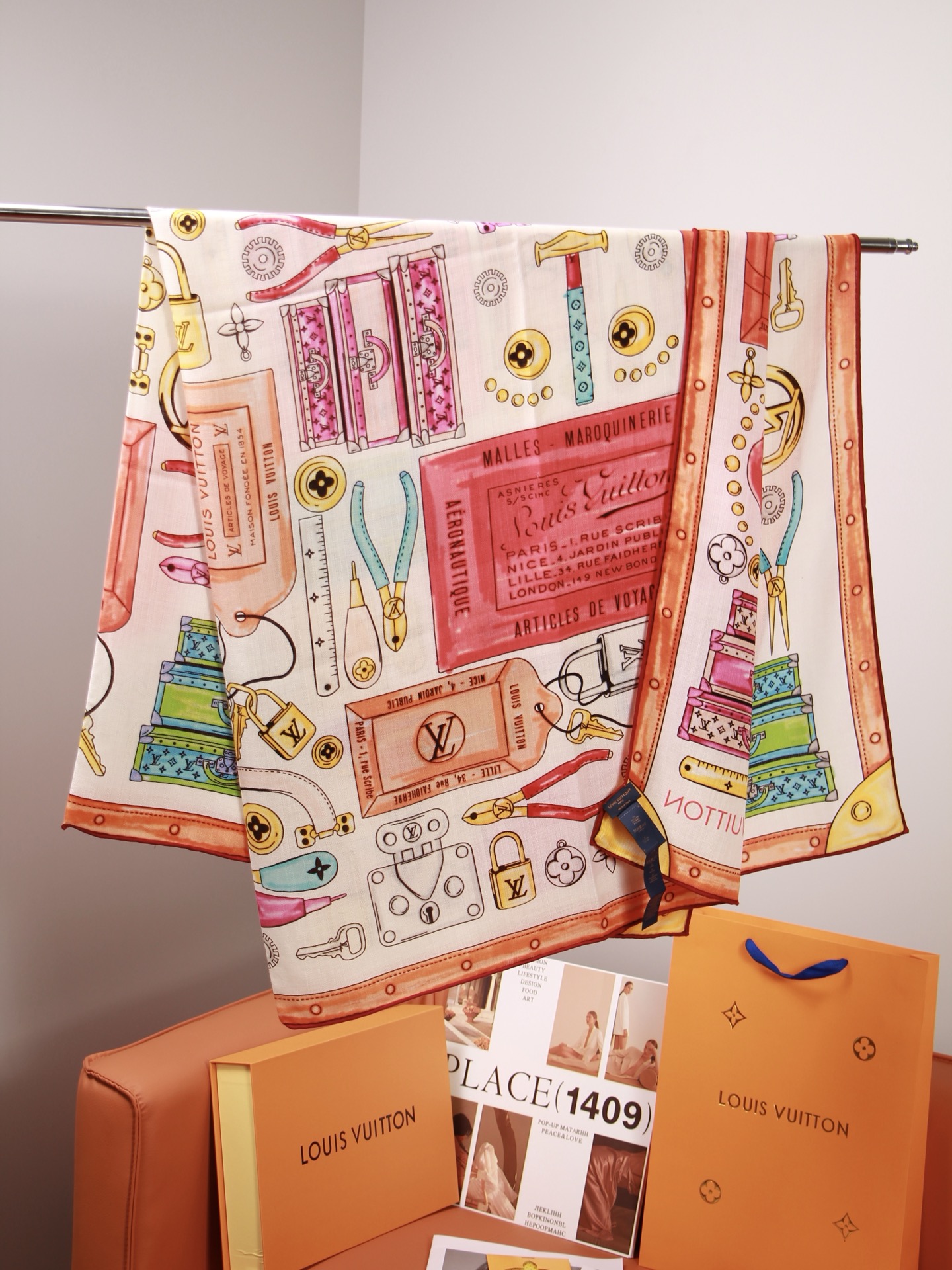 🆕 LV x TM 140披肩 【140顶级丝绒双面同色披肩】 本款L Multicolor披肩出自路易威登与知名日本 🆕 LV x TM 140披肩 【140顶级丝绒双面同色披肩】 本款L Multicolor披肩出自路易威登与知名日本