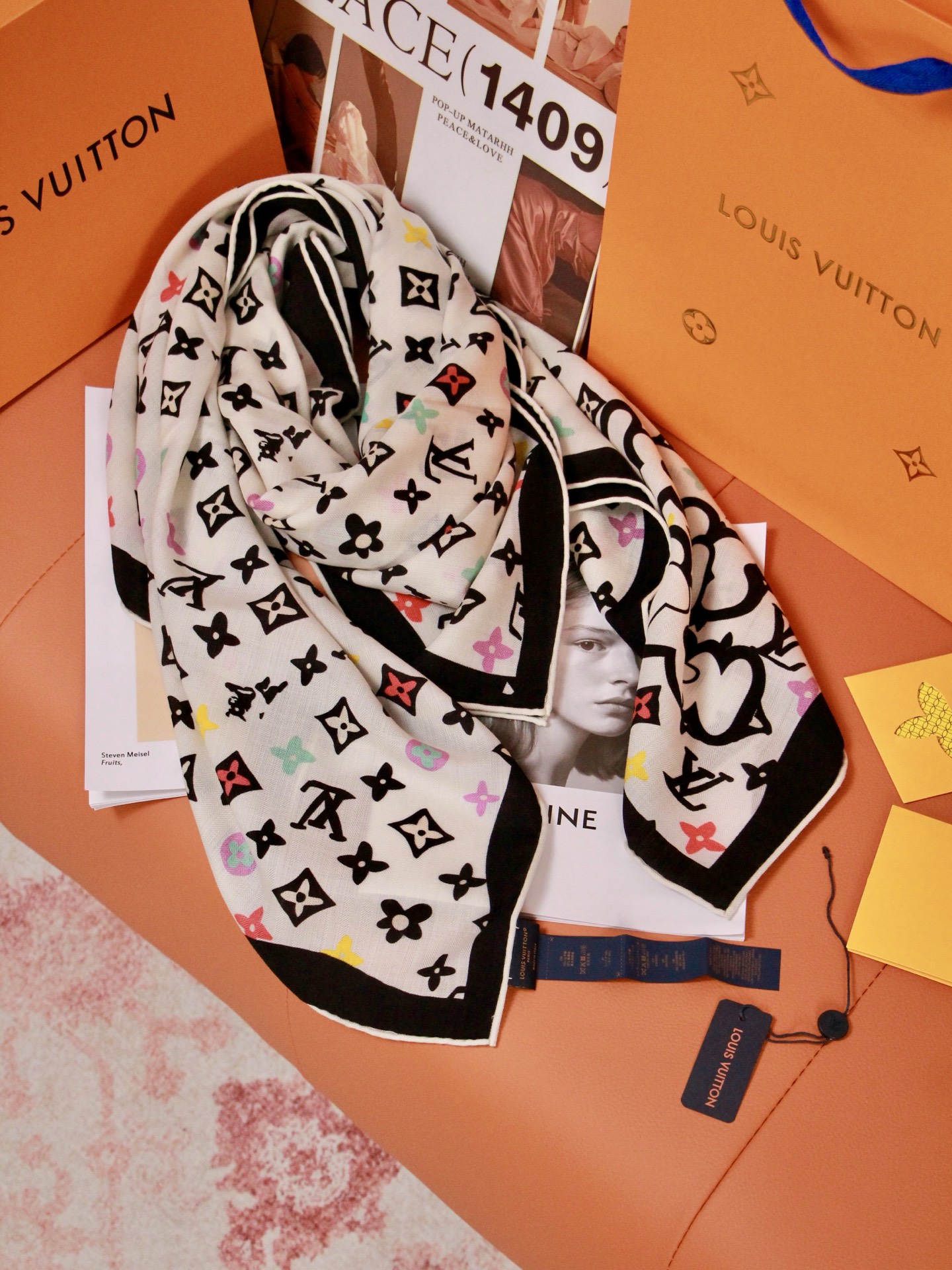🆕 LV x TM 140披肩 【140顶级丝绒双面同色披肩】 本款L Multicolor披肩出自路易威登与知名日本 🆕 LV x TM 140披肩 【140顶级丝绒双面同色披肩】 本款L Multicolor披肩出自路易威登与知名日本