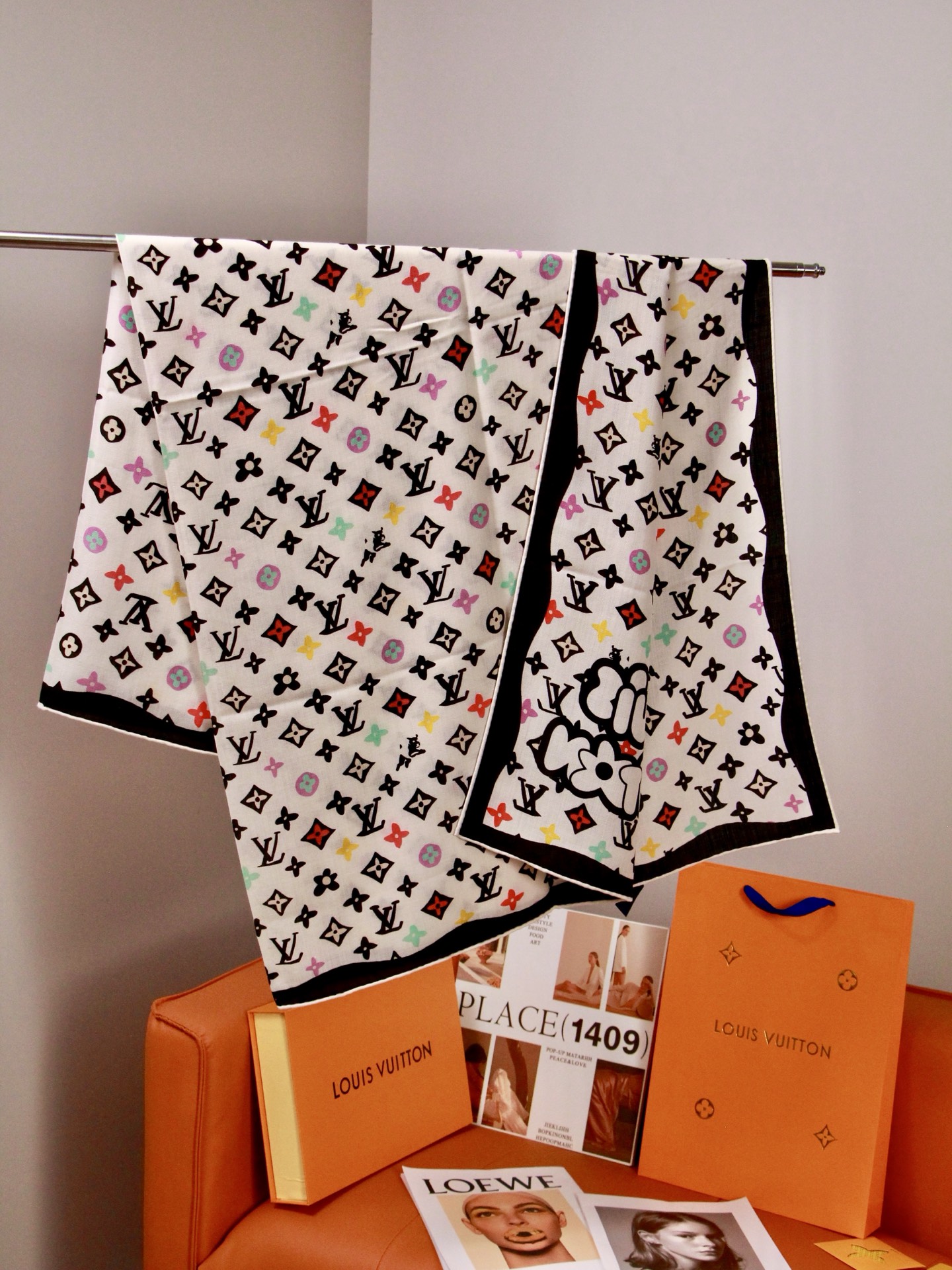 🆕 LV x TM 140披肩 【140顶级丝绒双面同色披肩】 本款L Multicolor披肩出自路易威登与知名日本 🆕 LV x TM 140披肩 【140顶级丝绒双面同色披肩】 本款L Multicolor披肩出自路易威登与知名日本