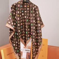 🆕 LV x TM 140披肩 【140顶级丝绒双面同色披肩】 本款L Multicolor披肩出自路易威登与知名日本 🆕 LV x TM 140披肩 【140顶级丝绒双面同色披肩】 本款L Multicolor披肩出自路易威登与知名日本