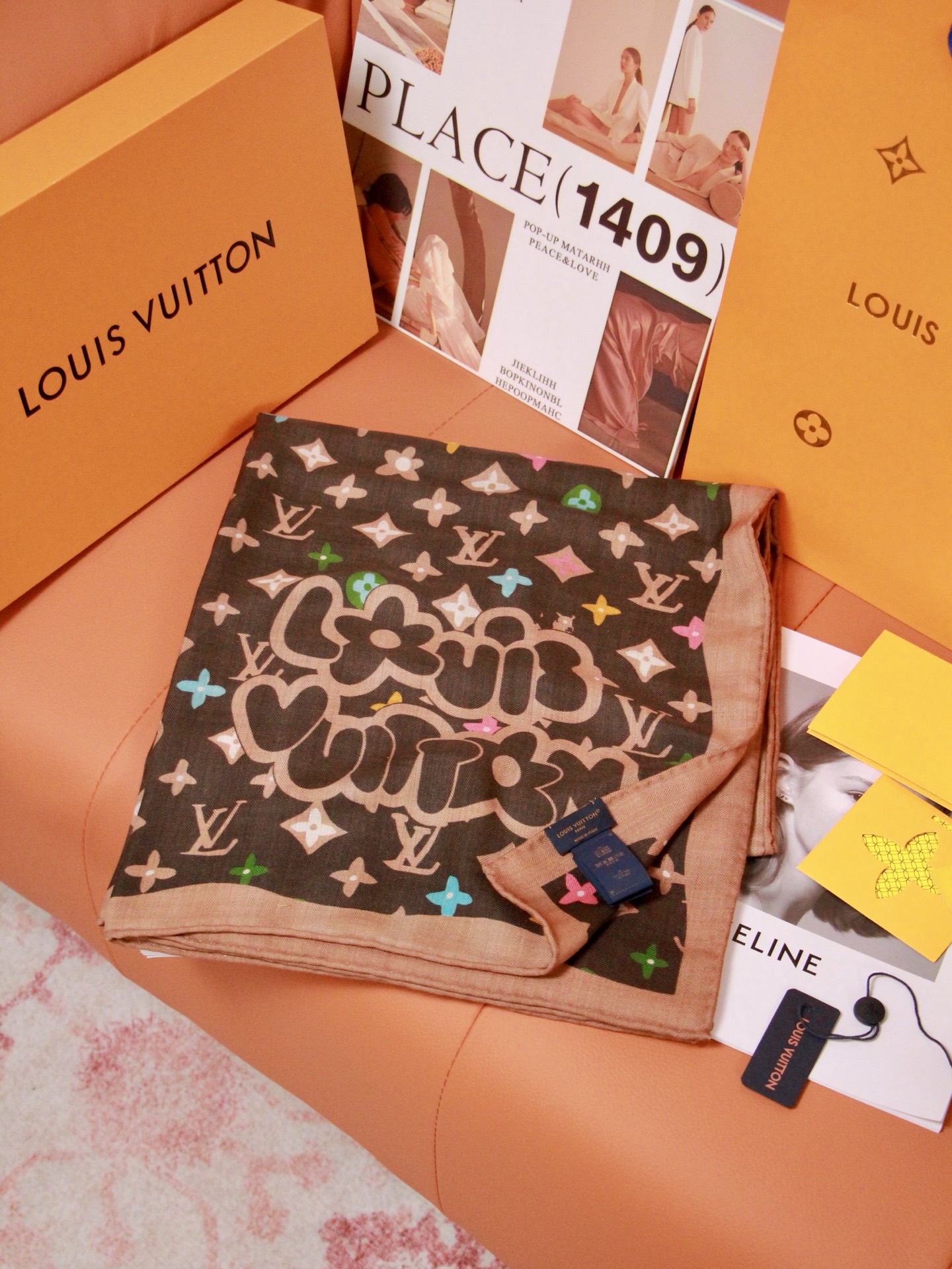 🆕 LV x TM 140披肩 【140顶级丝绒双面同色披肩】 本款L Multicolor披肩出自路易威登与知名日本 🆕 LV x TM 140披肩 【140顶级丝绒双面同色披肩】 本款L Multicolor披肩出自路易威登与知名日本