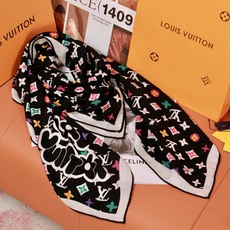 🆕 LV x TM 140披肩 【140顶级丝绒双面同色披肩】 本款L Multicolor披肩出自路易威登与知名日本 🆕 LV x TM 140披肩 【140顶级丝绒双面同色披肩】 本款L Multicolor披肩出自路易威登与知名日本