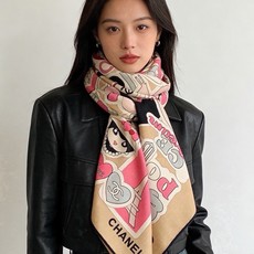 🆕 高级成衣系列~Chanel 【140双面同色丝绒披肩】 此系列谱写一曲自由轻灵的赞歌 本系列作品创新演绎品牌的 🆕 高级成衣系列~Chanel 【140双面同色丝绒披肩】 此系列谱写一曲自由轻灵的赞歌 本系列作品创新演绎品牌的