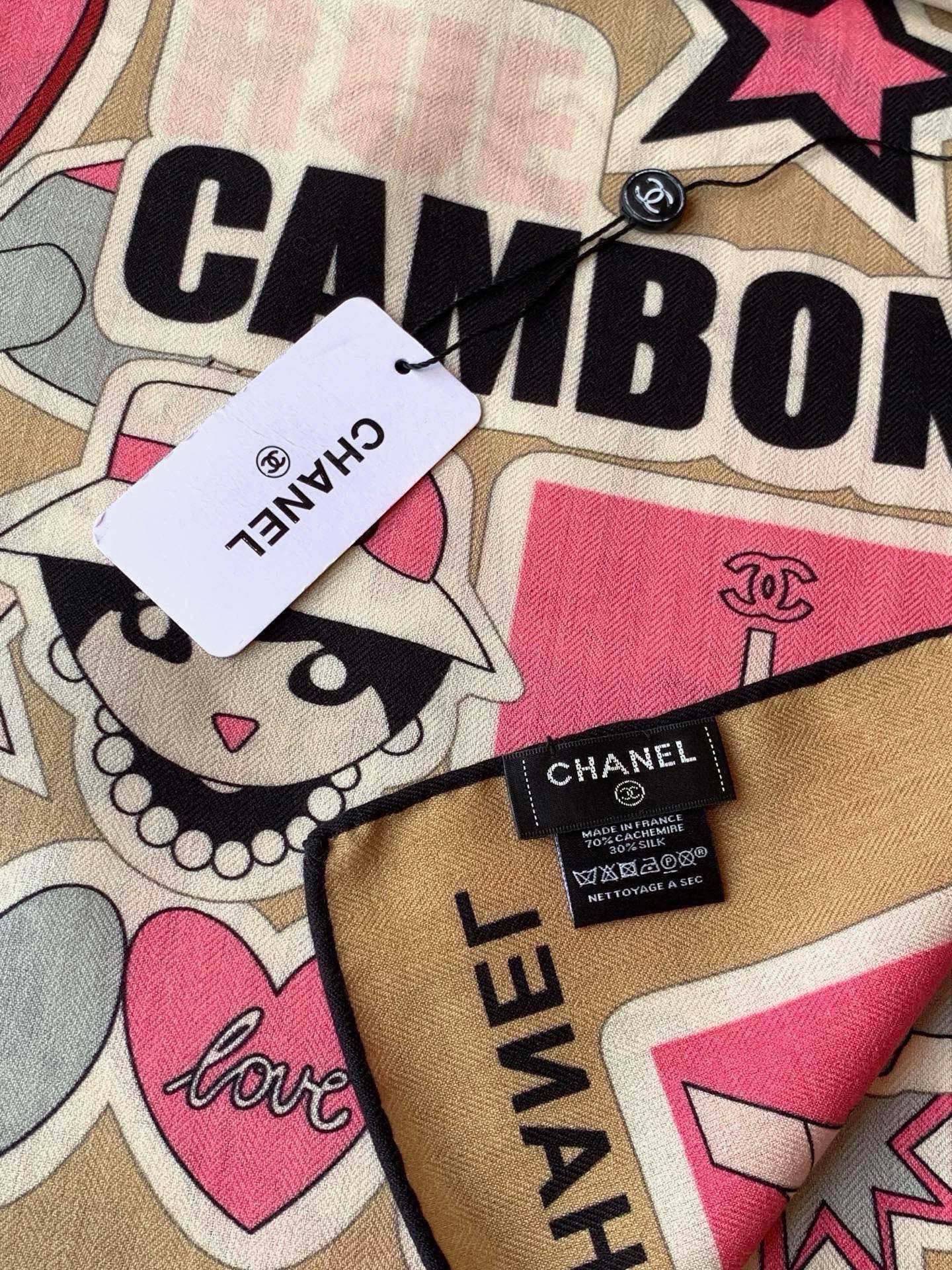🆕 高级成衣系列~Chanel 【140双面同色丝绒披肩】 此系列谱写一曲自由轻灵的赞歌 本系列作品创新演绎品牌的 🆕 高级成衣系列~Chanel 【140双面同色丝绒披肩】 此系列谱写一曲自由轻灵的赞歌 本系列作品创新演绎品牌的