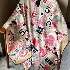 🆕 高级成衣系列~Chanel 【140双面同色丝绒披肩】 此系列谱写一曲自由轻灵的赞歌 本系列作品创新演绎品牌的 🆕 高级成衣系列~Chanel 【140双面同色丝绒披肩】 此系列谱写一曲自由轻灵的赞歌 本系列作品创新演绎品牌的