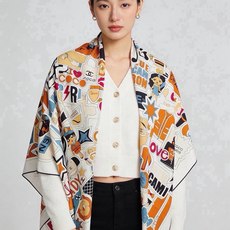 🆕 高级成衣系列~Chanel 【140双面同色丝绒披肩】 此系列谱写一曲自由轻灵的赞歌 本系列作品创新演绎品牌的 🆕 高级成衣系列~Chanel 【140双面同色丝绒披肩】 此系列谱写一曲自由轻灵的赞歌 本系列作品创新演绎品牌的