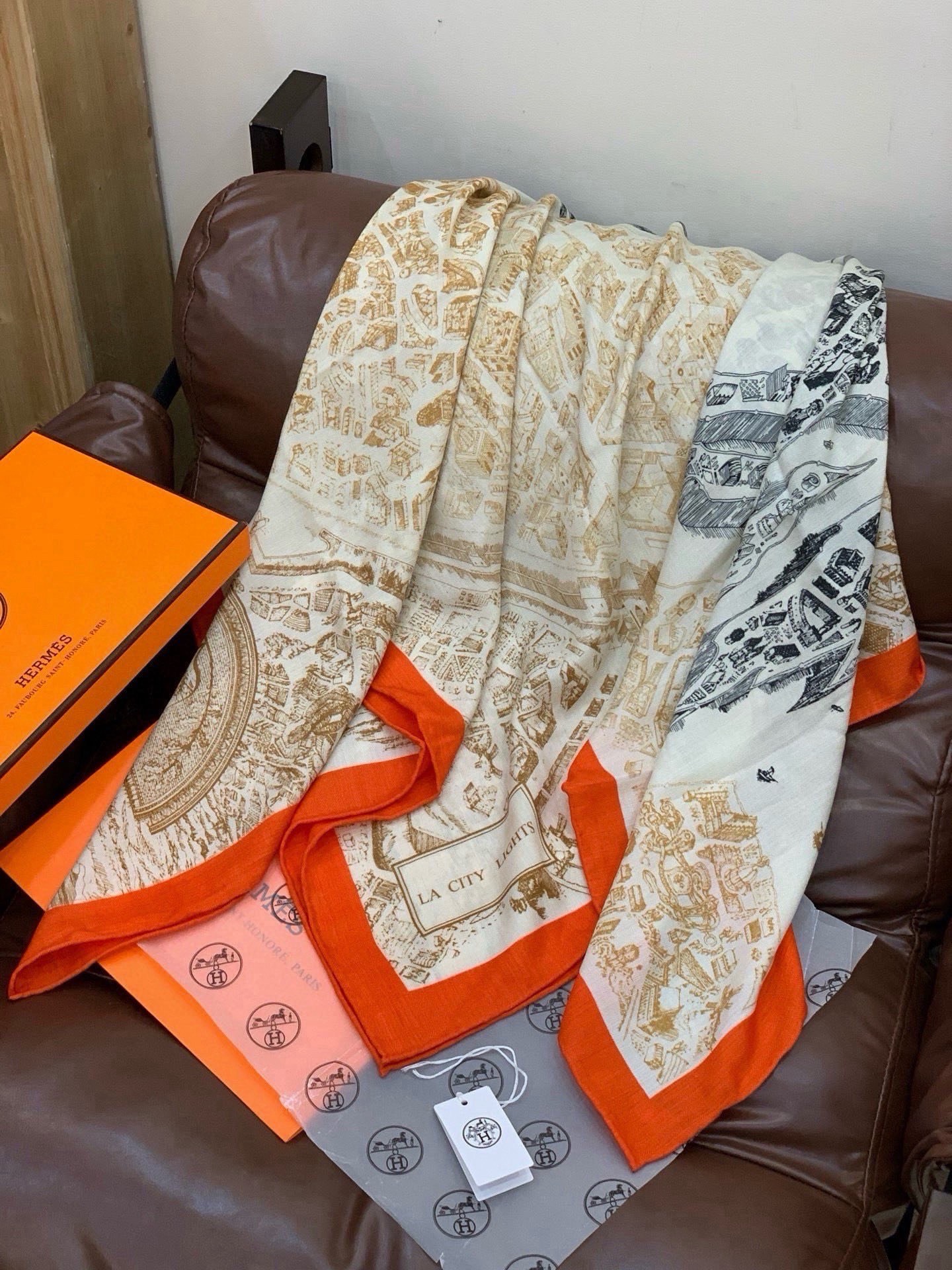 🆕 【140顶级丝羊绒双面同色披肩 『骏马之城』!!超级气质!!】不仅美有其表,更有好品质与好细节的出彩内质!!一上身 🆕 【140顶级丝羊绒双面同色披肩 『骏马之城』!!超级气质!!】不仅美有其表,更有好品质与好细节的出彩内质!!一上身