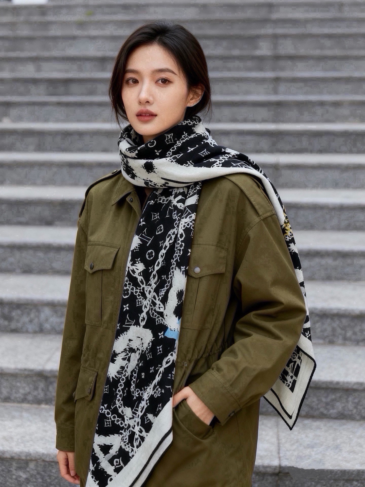 🆕 LV x TM 140披肩 【140顶级丝绒双面同色披肩】 本款L Multicolor披肩出自路易威登与知名日本 🆕 LV x TM 140披肩 【140顶级丝绒双面同色披肩】 本款L Multicolor披肩出自路易威登与知名日本