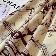🆕 高级成衣系列~Chanel 【140双面同色丝绒披肩】 此系列谱写一曲自由轻灵的赞歌 本系列作品创新演绎品牌的 🆕 高级成衣系列~Chanel 【140双面同色丝绒披肩】 此系列谱写一曲自由轻灵的赞歌 本系列作品创新演绎品牌的