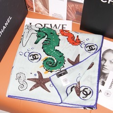 🆕 Chanel 🌊✨🐚💙Coco Beach 140双面丝绒披肩 26秋冬新品~ 被它的印花治愈,Coco Bea 🆕 Chanel 🌊✨🐚💙Coco Beach 140双面丝绒披肩 26秋冬新品~ 被它的印花治愈,Coco Bea