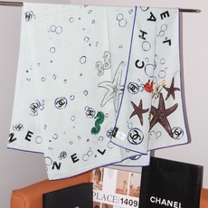 🆕 Chanel 🌊✨🐚💙Coco Beach 140双面丝绒披肩 26秋冬新品~ 被它的印花治愈,Coco Bea 🆕 Chanel 🌊✨🐚💙Coco Beach 140双面丝绒披肩 26秋冬新品~ 被它的印花治愈,Coco Bea
