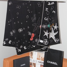 🆕 Chanel 🌊✨🐚💙Coco Beach 140双面丝绒披肩 26秋冬新品~ 被它的印花治愈,Coco Bea 🆕 Chanel 🌊✨🐚💙Coco Beach 140双面丝绒披肩 26秋冬新品~ 被它的印花治愈,Coco Bea