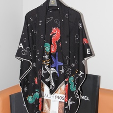 🆕 Chanel 🌊✨🐚💙Coco Beach 140双面丝绒披肩 26秋冬新品~ 被它的印花治愈,Coco Bea 🆕 Chanel 🌊✨🐚💙Coco Beach 140双面丝绒披肩 26秋冬新品~ 被它的印花治愈,Coco Bea