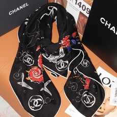 🆕 Chanel 🌊✨🐚💙Coco Beach 140双面丝绒披肩 26秋冬新品~ 被它的印花治愈,Coco Bea 🆕 Chanel 🌊✨🐚💙Coco Beach 140双面丝绒披肩 26秋冬新品~ 被它的印花治愈,Coco Bea