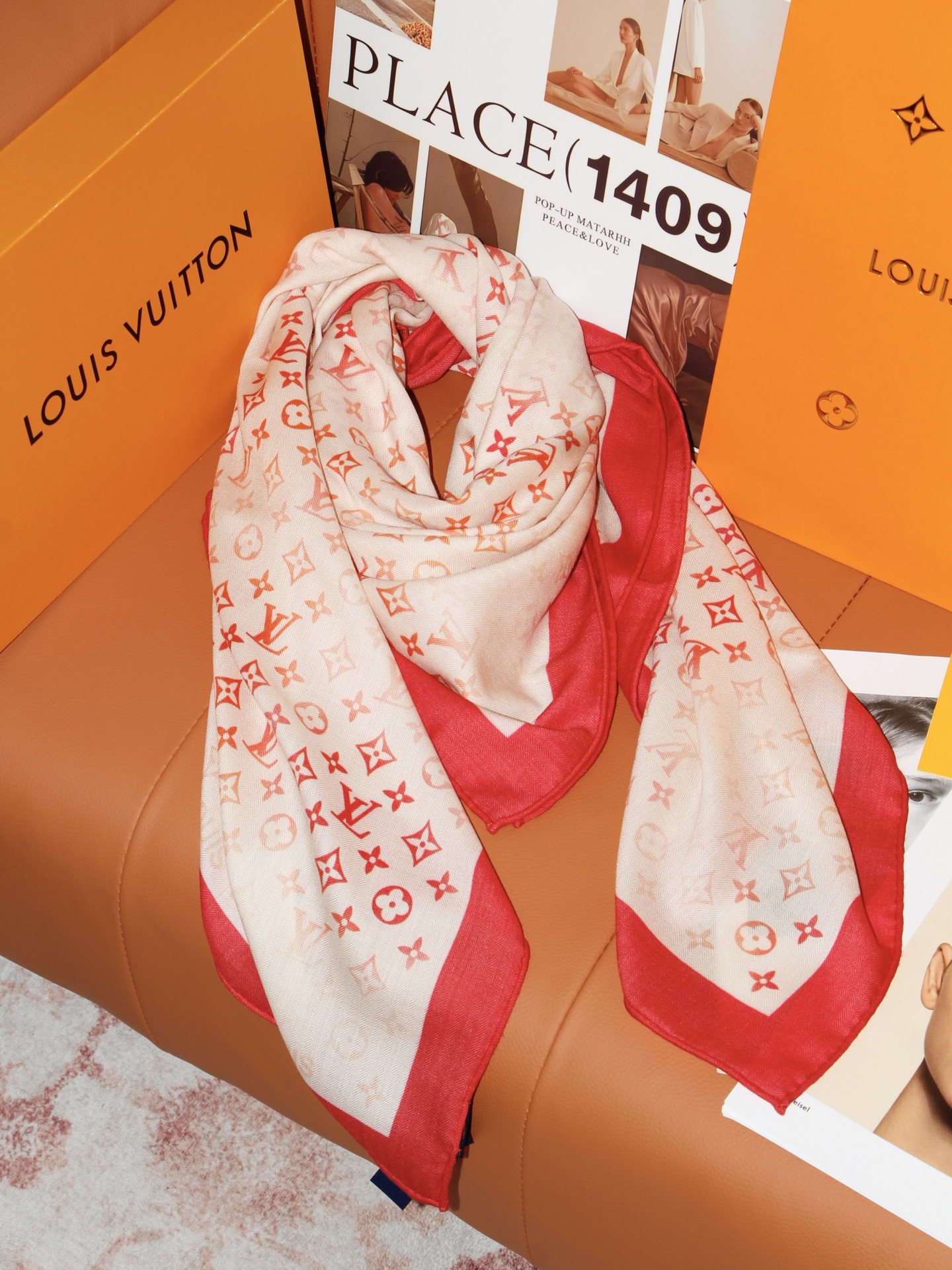 🆕  LV x TM 140披肩 【140顶级丝绒双面同色披肩】 本款L Multicolor披肩出自路易威登与知名日本