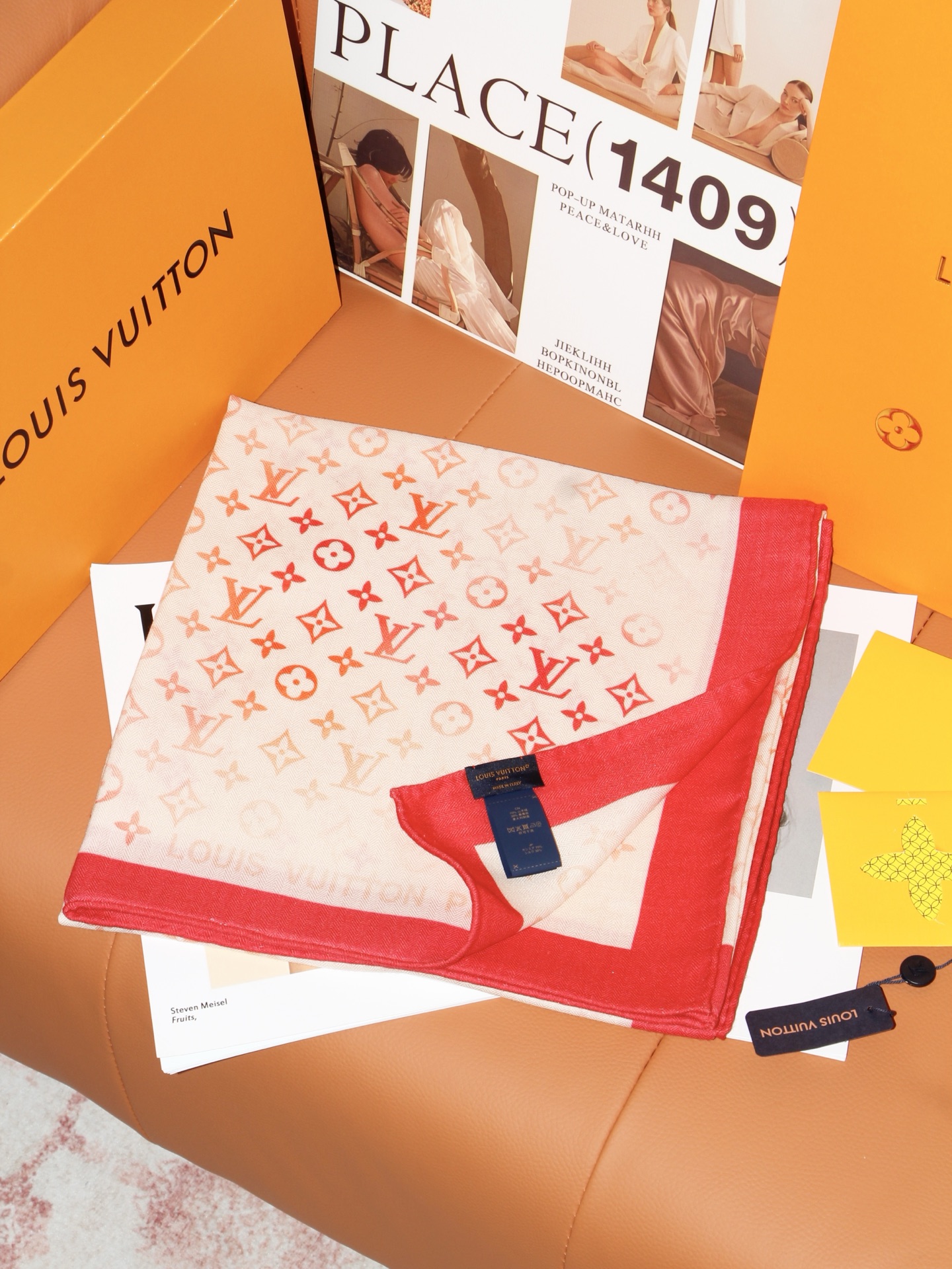 🆕  LV x TM 140披肩 【140顶级丝绒双面同色披肩】 本款L Multicolor披肩出自路易威登与知名日本