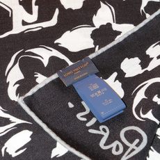 🆕 LV SAFARI SQUARE 140丝绒方巾 LV Safari 方巾取材细腻丝绒、以中央 Monogram 🆕 LV SAFARI SQUARE 140丝绒方巾 LV Safari 方巾取材细腻丝绒、以中央 Monogram