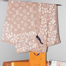 🆕 LV SAFARI SQUARE 140丝绒方巾 LV Safari 方巾取材细腻丝绒、以中央 Monogram 🆕 LV SAFARI SQUARE 140丝绒方巾 LV Safari 方巾取材细腻丝绒、以中央 Monogram
