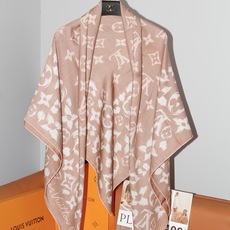 🆕 LV SAFARI SQUARE 140丝绒方巾 LV Safari 方巾取材细腻丝绒、以中央 Monogram 🆕 LV SAFARI SQUARE 140丝绒方巾 LV Safari 方巾取材细腻丝绒、以中央 Monogram