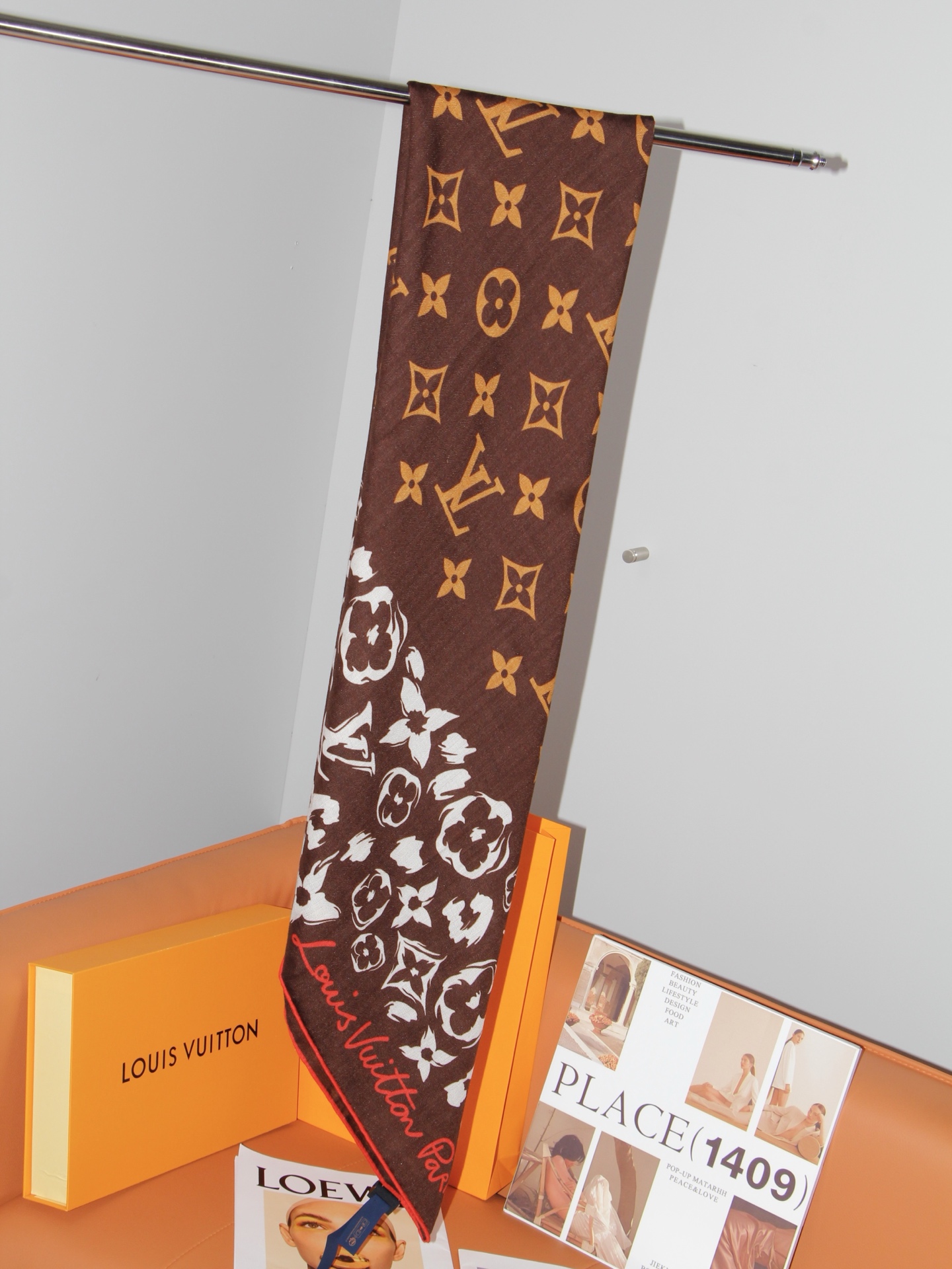 🆕   LV SAFARI SQUARE 140丝绒方巾 LV Safari 方巾取材细腻丝绒、以中央 Monogram