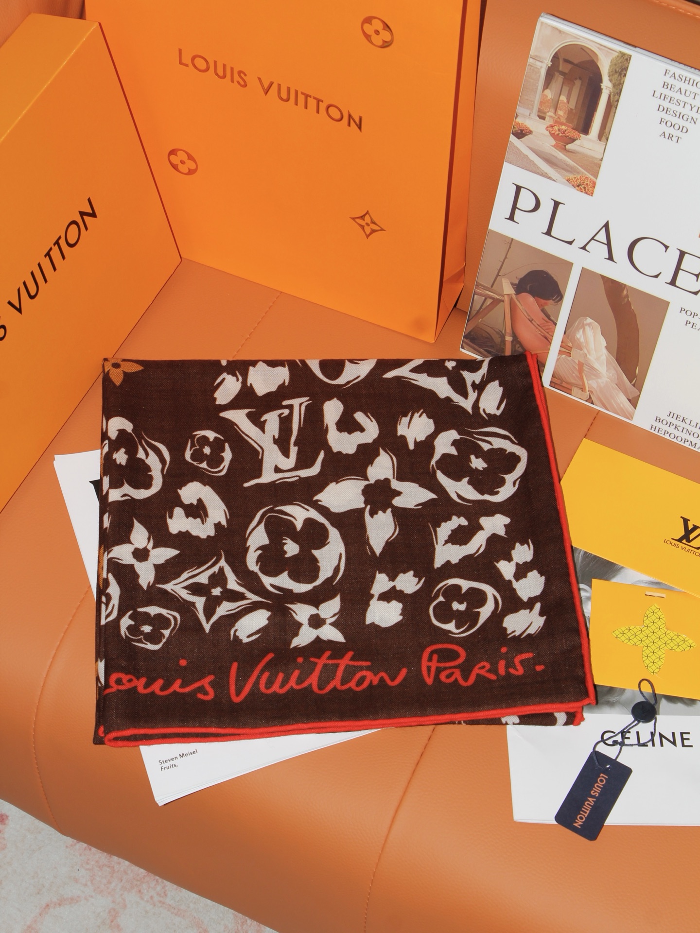 🆕   LV SAFARI SQUARE 140丝绒方巾 LV Safari 方巾取材细腻丝绒、以中央 Monogram