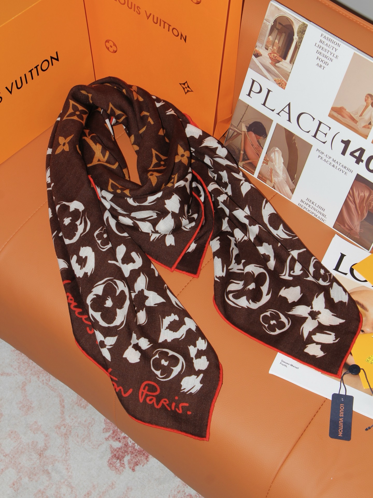🆕   LV SAFARI SQUARE 140丝绒方巾 LV Safari 方巾取材细腻丝绒、以中央 Monogram