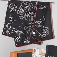 🆕 Chanel ~山茶花、口红、经典双C组合设计 140双面丝绒披肩~26秋冬新品 手工卷边丝绒方巾(30%桑蚕丝 🆕 Chanel ~山茶花、口红、经典双C组合设计 140双面丝绒披肩~26秋冬新品 手工卷边丝绒方巾(30%桑蚕丝