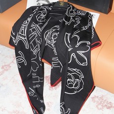 🆕 Chanel ~山茶花、口红、经典双C组合设计 140双面丝绒披肩~26秋冬新品 手工卷边丝绒方巾(30%桑蚕丝 🆕 Chanel ~山茶花、口红、经典双C组合设计 140双面丝绒披肩~26秋冬新品 手工卷边丝绒方巾(30%桑蚕丝