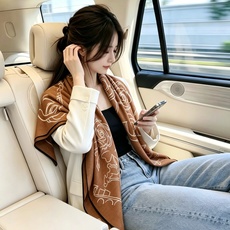 🆕 Chanel ~山茶花、口红、经典双C组合设计 140双面丝绒披肩~26秋冬新品 手工卷边丝绒方巾(30%桑蚕丝 🆕 Chanel ~山茶花、口红、经典双C组合设计 140双面丝绒披肩~26秋冬新品 手工卷边丝绒方巾(30%桑蚕丝