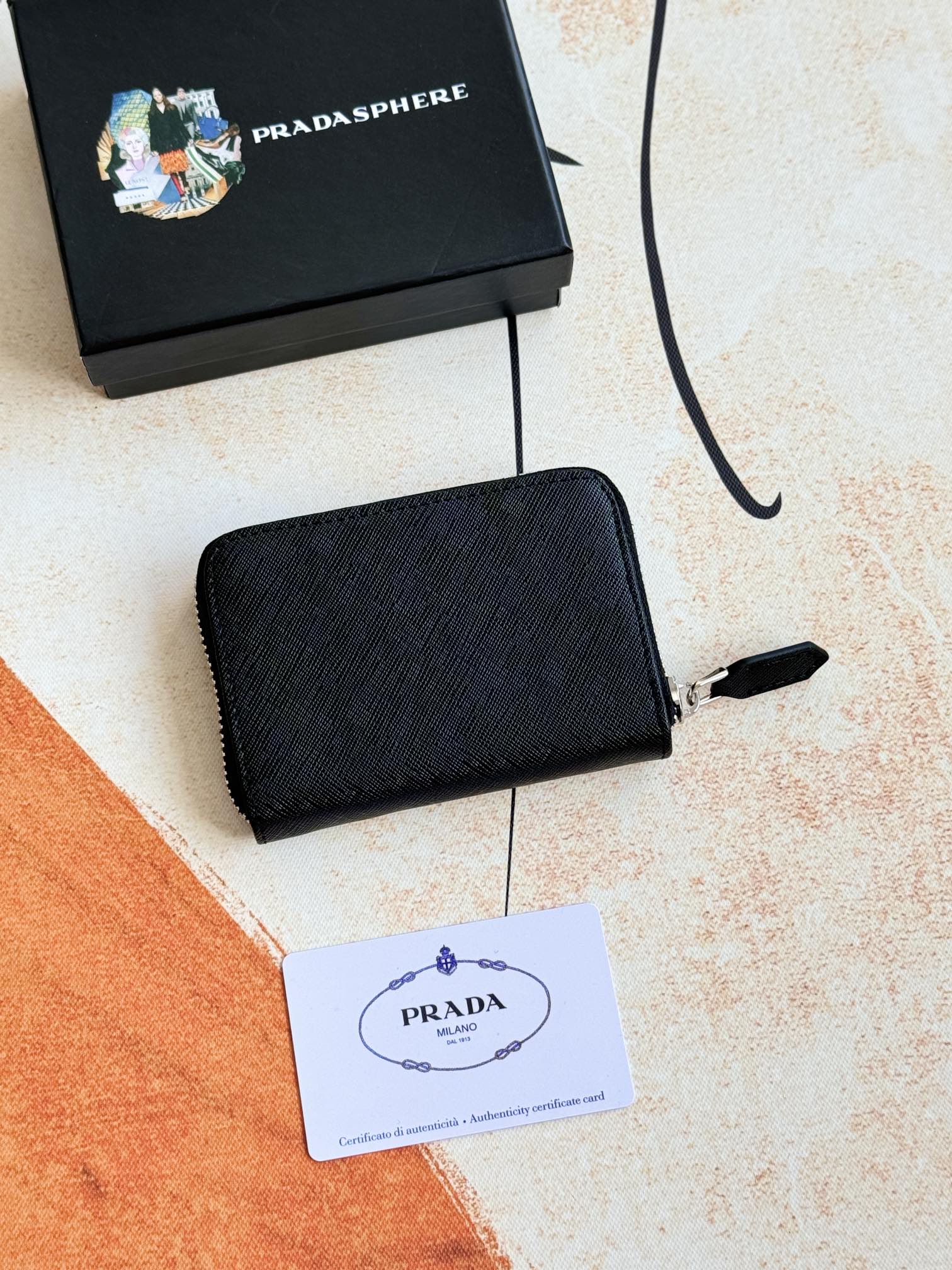 PRADA真皮カードケース ブラック色 十字纹牛皮仕様