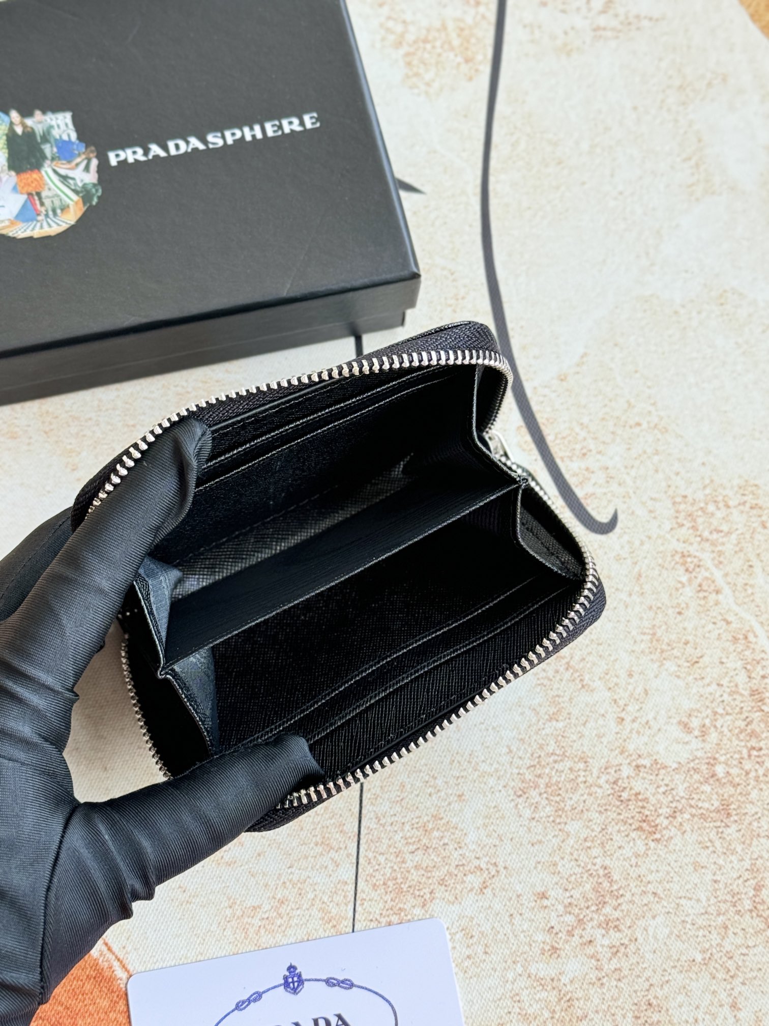 PRADA真皮カードケース ブラック色 十字纹牛皮仕様