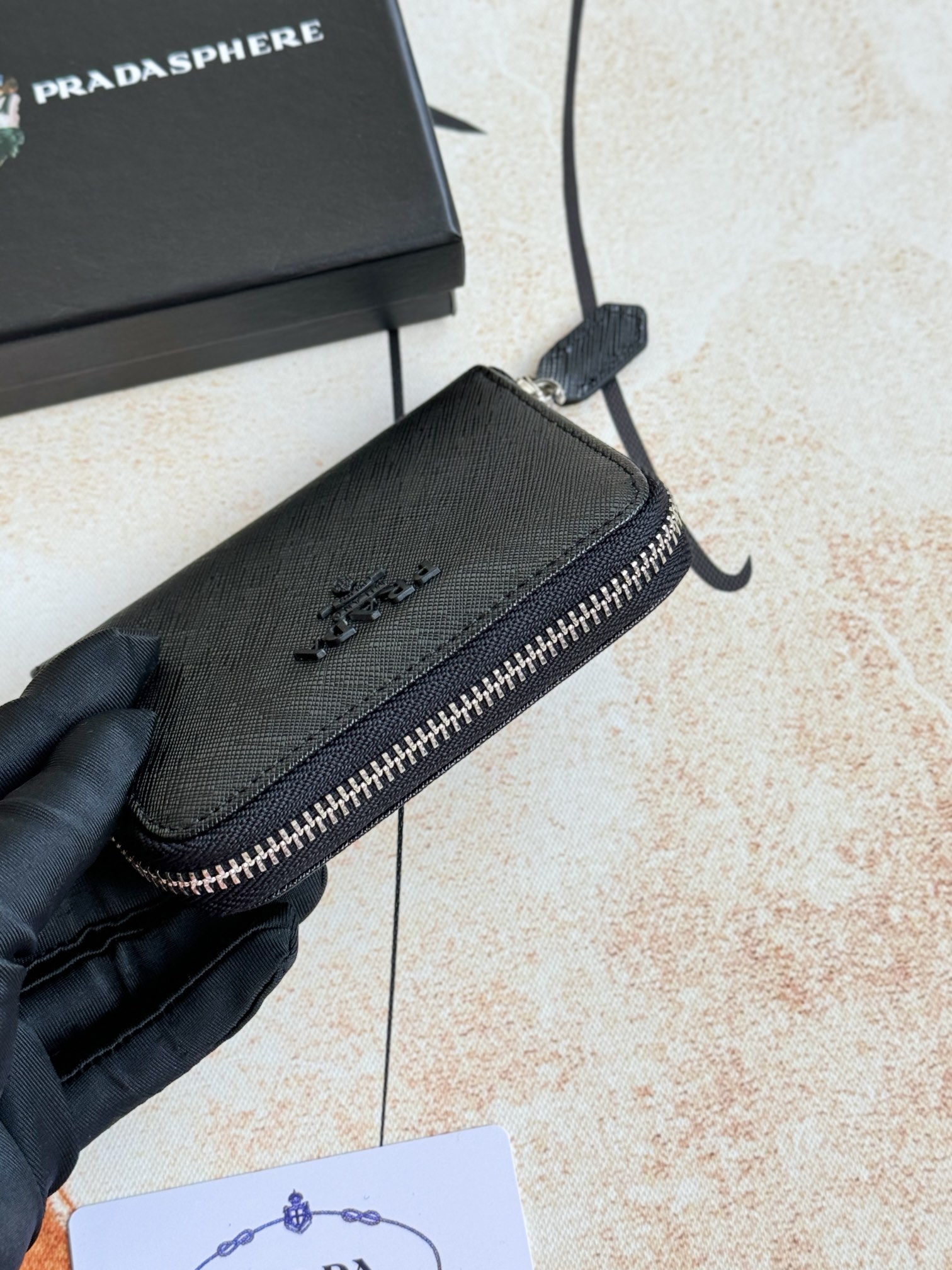 PRADA真皮カードケース ブラック色 十字纹牛皮仕様