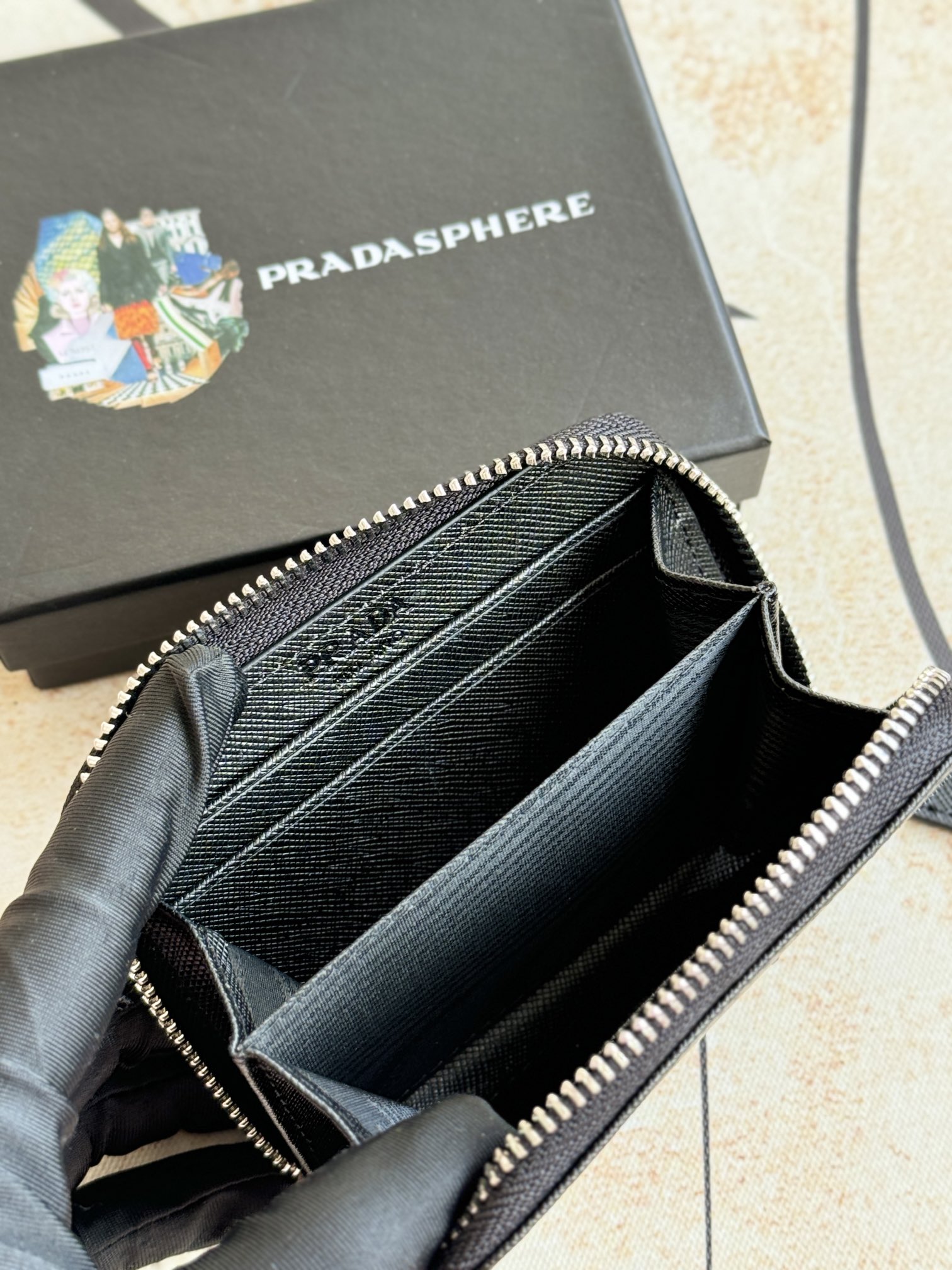 PRADA真皮カードケース ブラック色 十字纹牛皮仕様