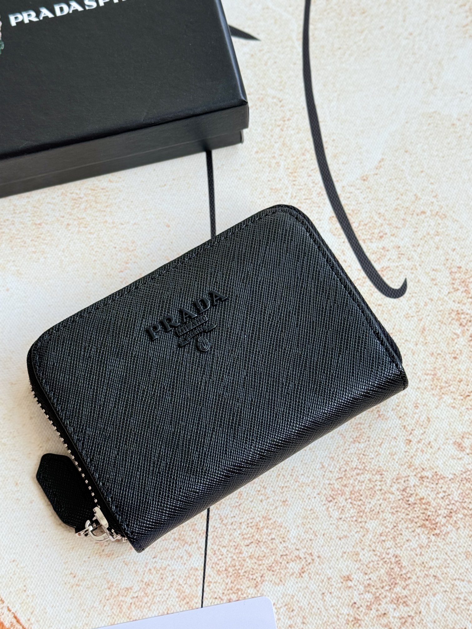 PRADA真皮カードケース ブラック色 十字纹牛皮仕様