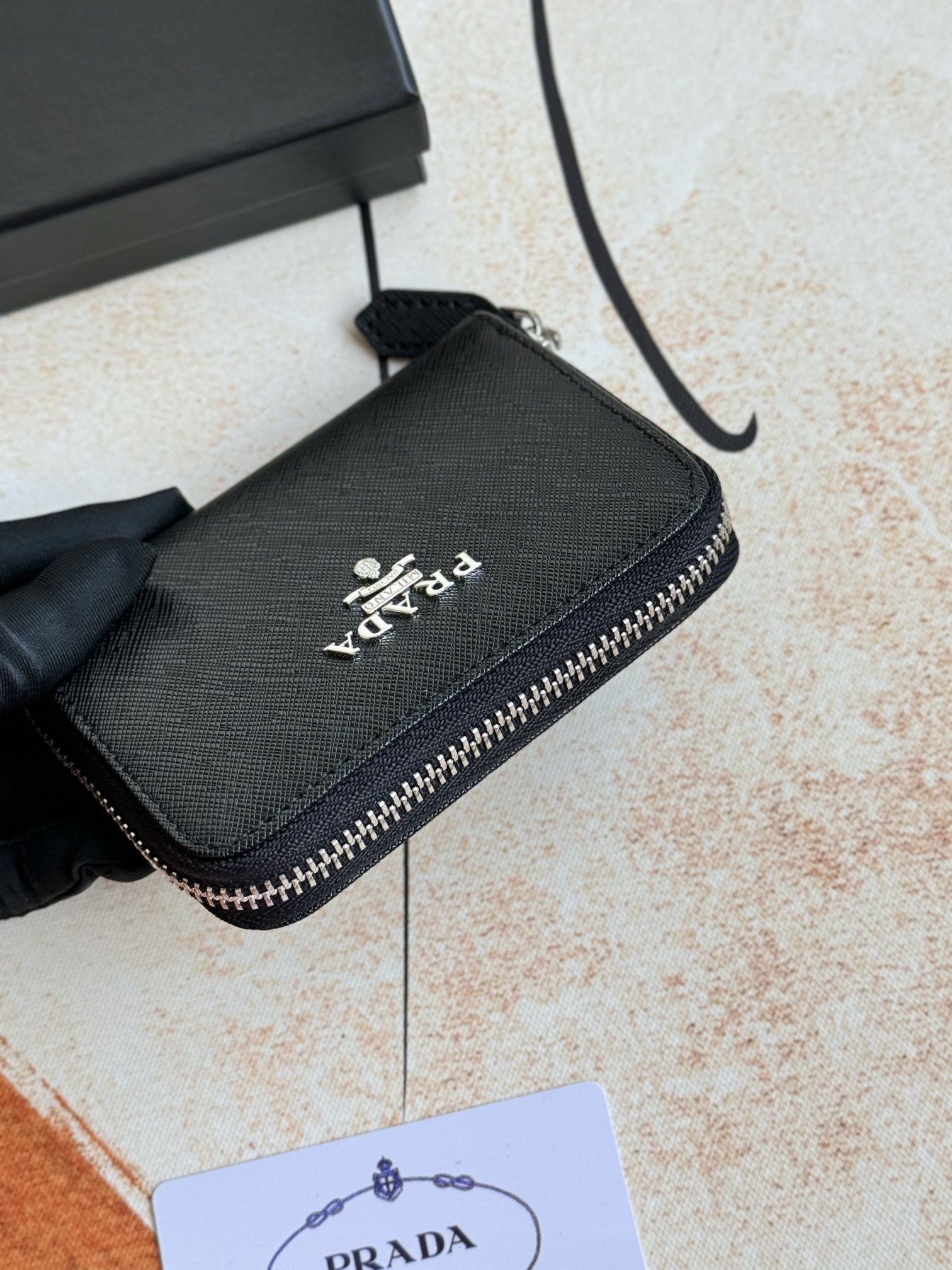 PRADA真皮カードケース ブラック 十字纹牛皮仕様