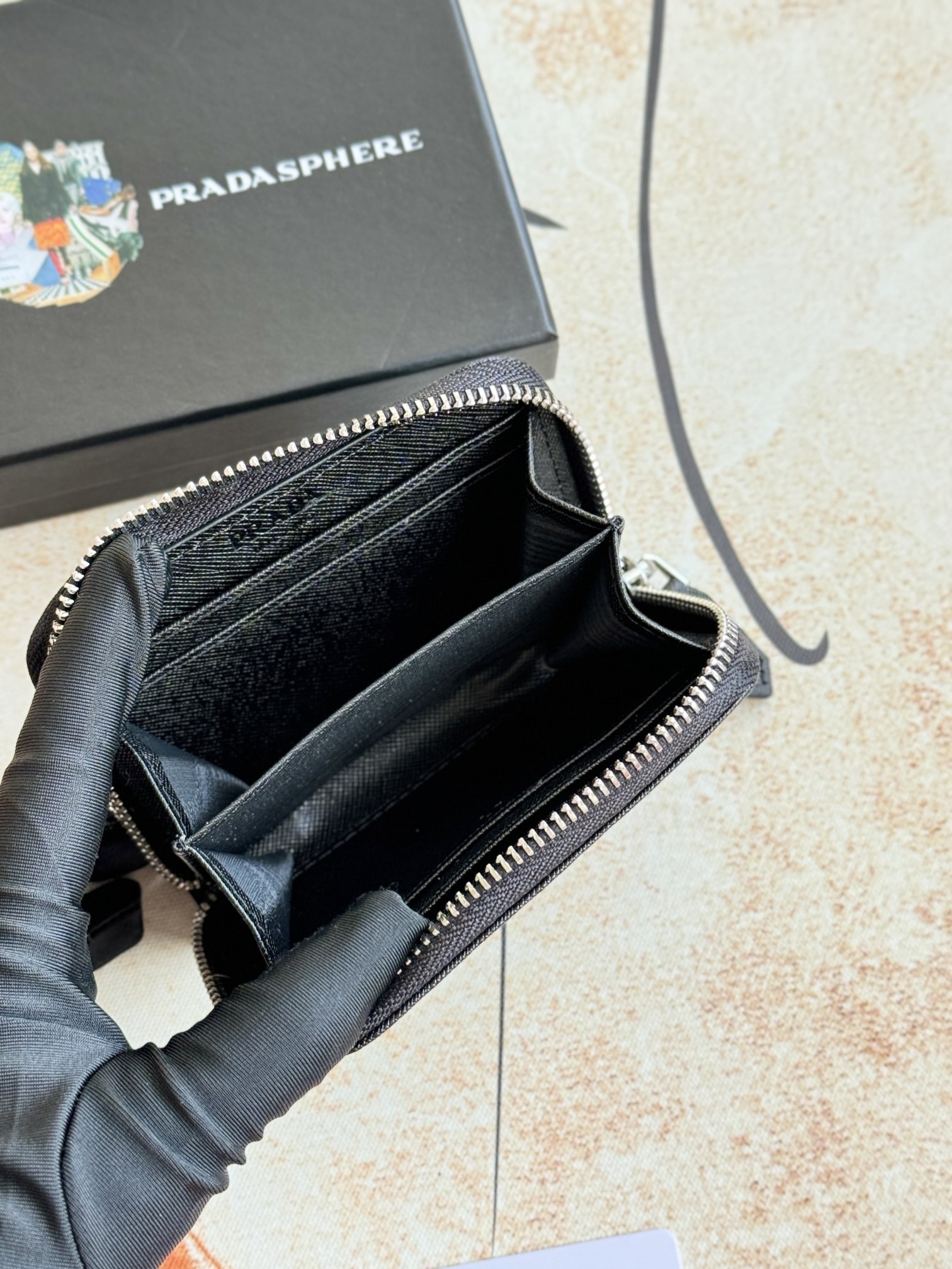 PRADA真皮カードケース ブラック 十字纹牛皮仕様