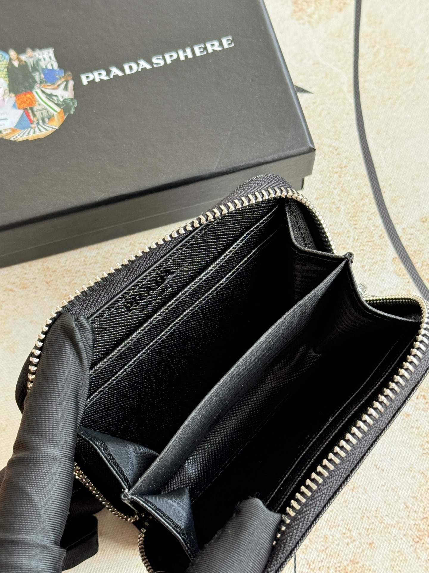 PRADA真皮カードケース ブラック 十字纹牛皮仕様