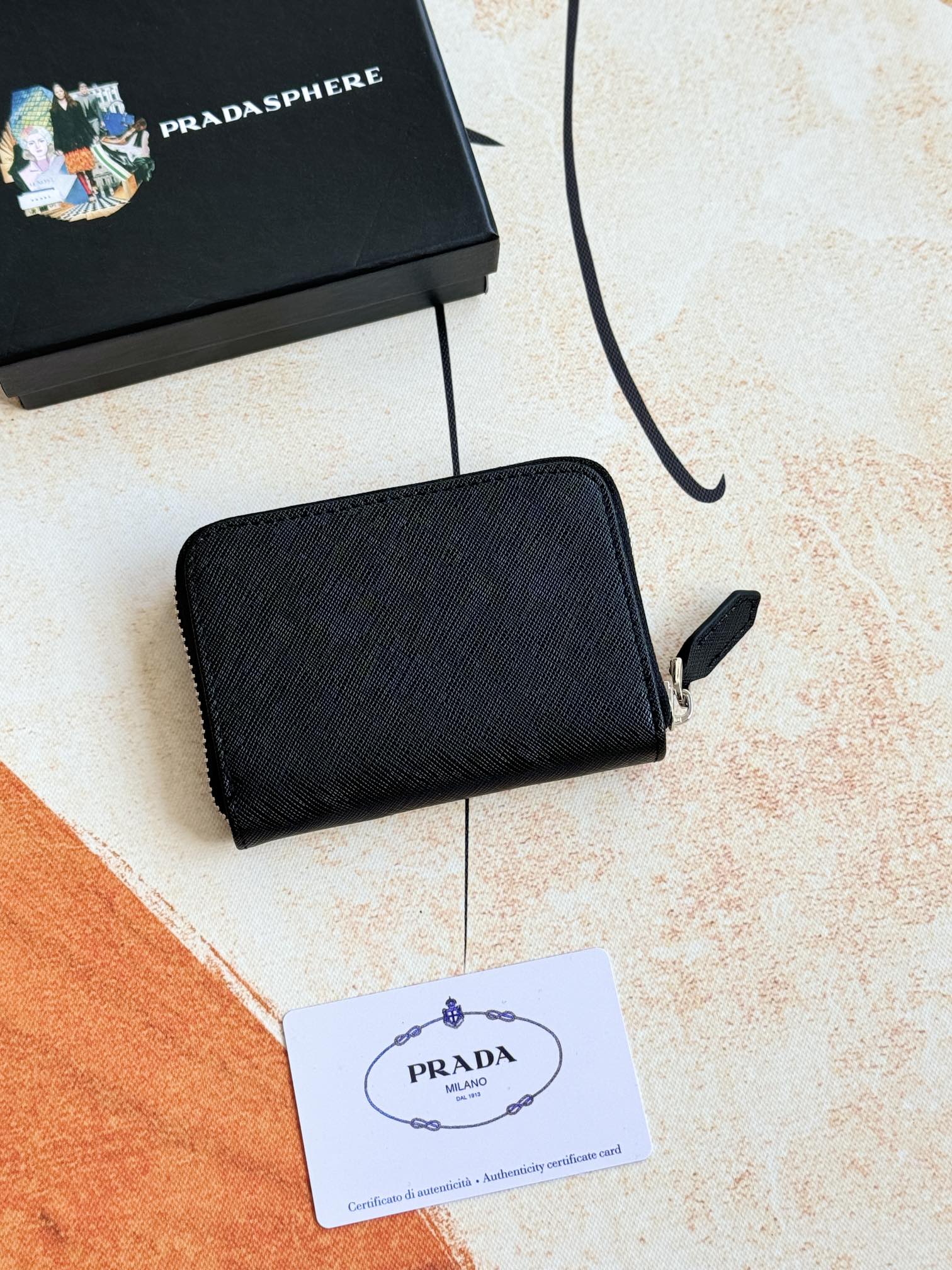 PRADA真皮カードケース ブラック 十字纹牛皮仕様