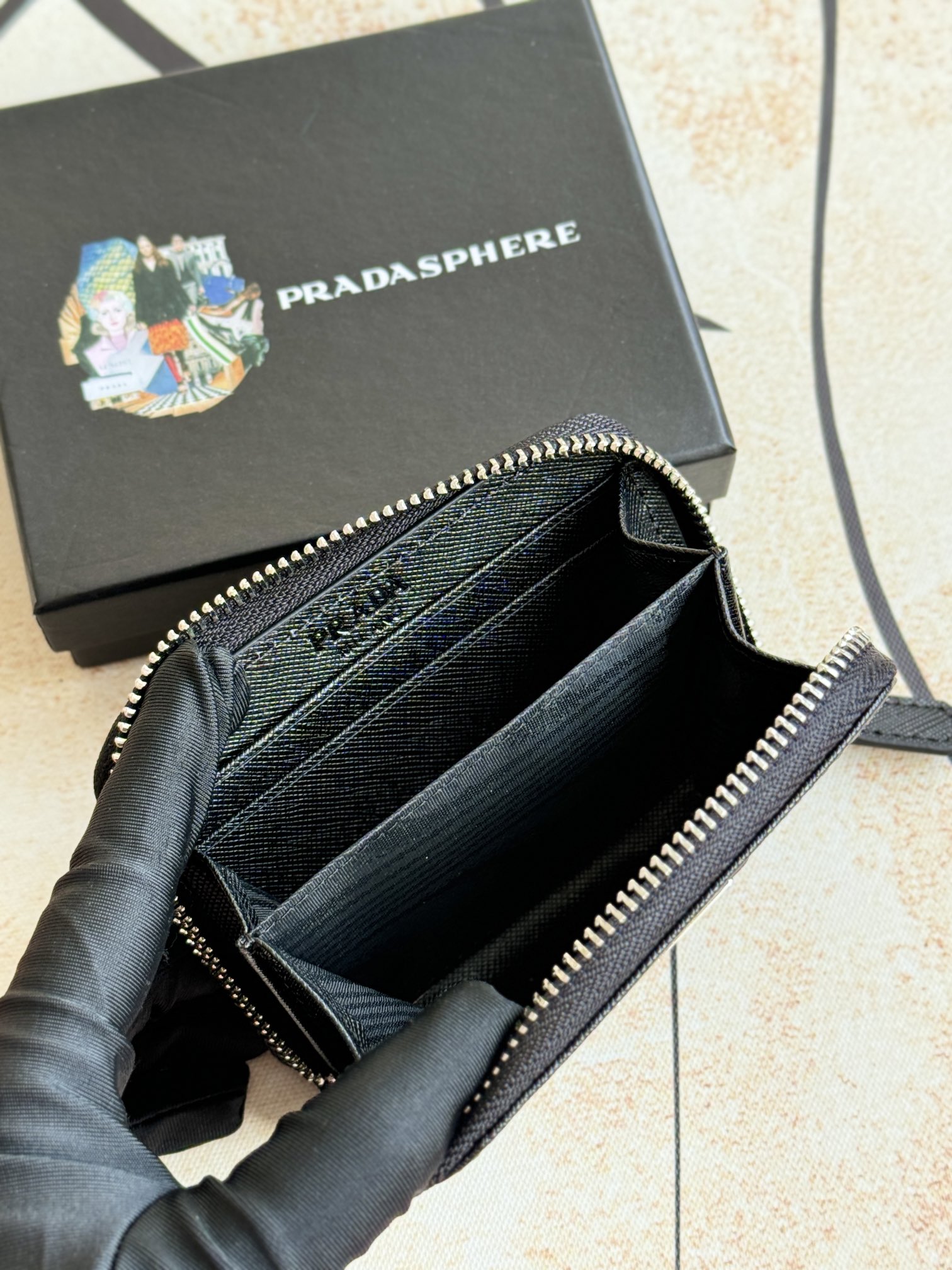 PRADA真皮カードケース ブラック 十字纹牛皮仕様