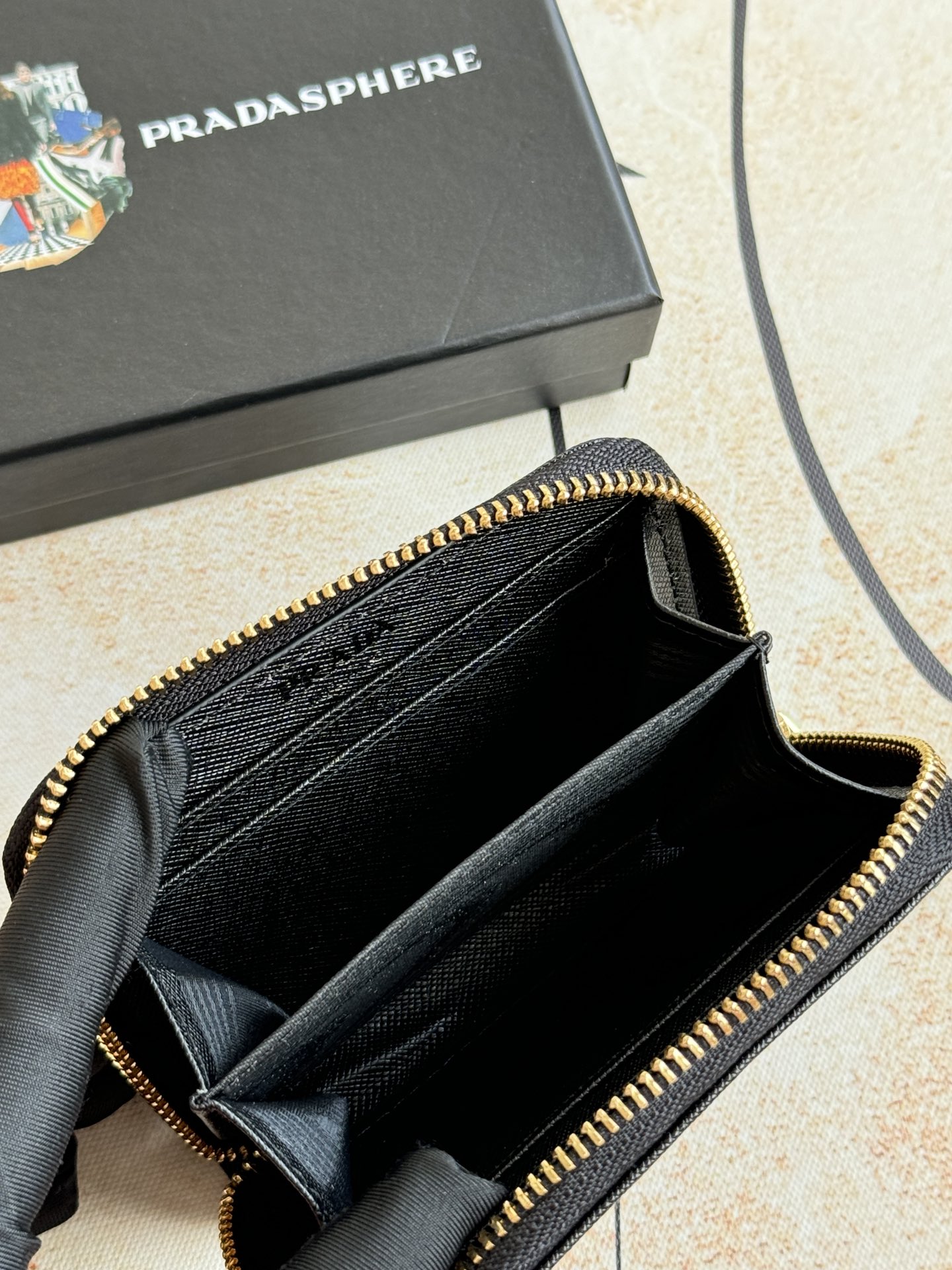 PRADA 真皮カードケース ブラック 十字纹牛皮仕様