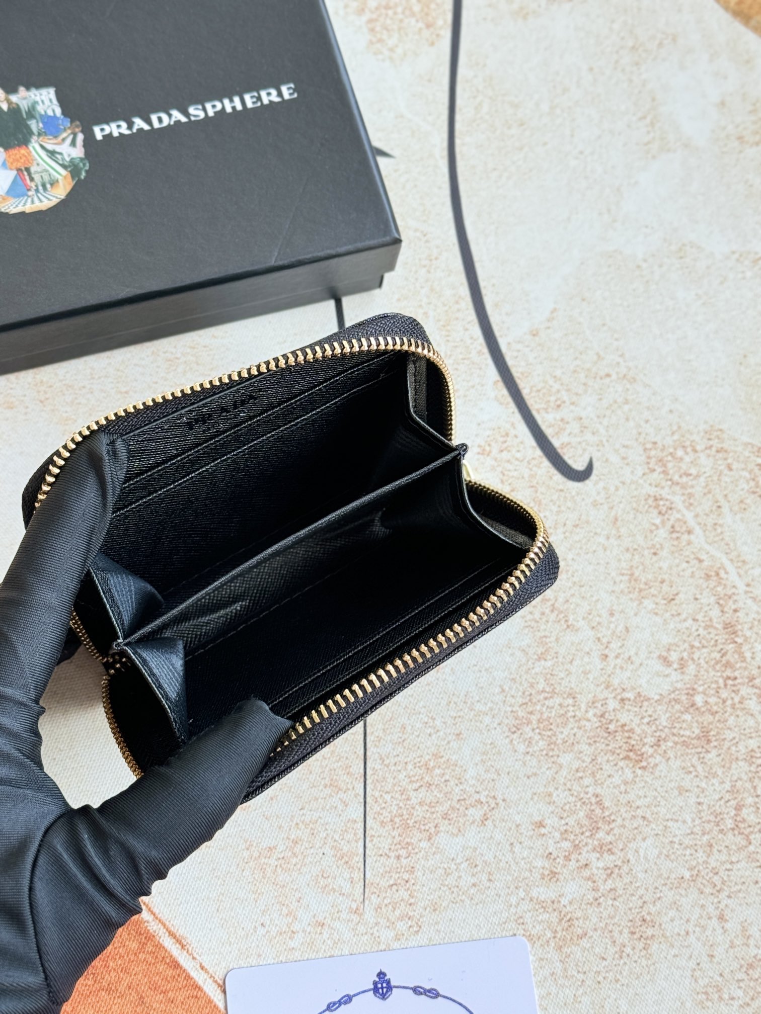 PRADA 真皮カードケース ブラック 十字纹牛皮仕様