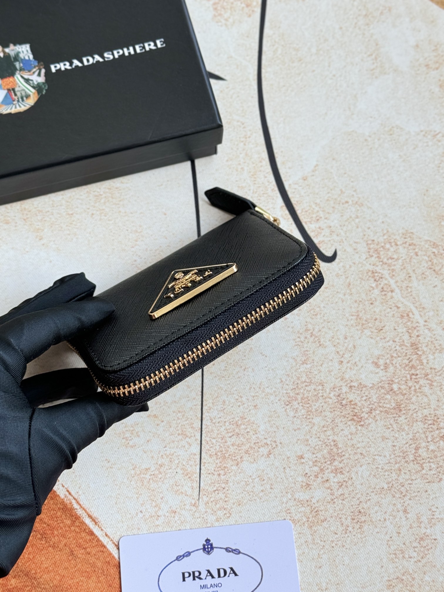 PRADA 真皮カードケース ブラック 十字纹牛皮仕様