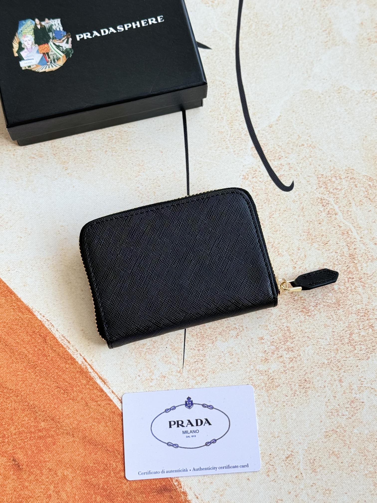 PRADA 真皮カードケース ブラック 十字纹牛皮仕様